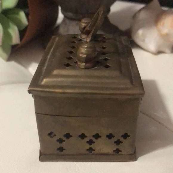 Vintage Brass Cricket Box-EUC-Slightly Tarnished-3x2 - Picture 6 of 13
